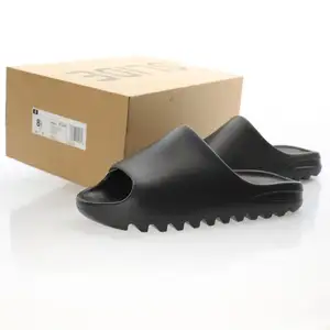 Fabrika toptan yüksek kaliteli rahat ve en çok satan EVA kutusu siyah sandalet ile Yeiize slaytlar terlik slaytlar