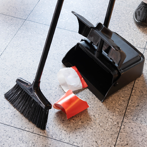 Ensemble balayette et pelle à poussière UCO robuste en plastique pour intérieur/extérieur avec couvercle et fonction séchage rapide pour la maison, la cuisine et <span class=keywords><strong>le</strong></span> bureau - Product Image 2