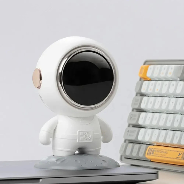 Z18 Astronaut Design Portable Intelligent Wireless Blue tooth Speaker Stereo Subwoofer Sound Box Cool Astronaut Party Speakers