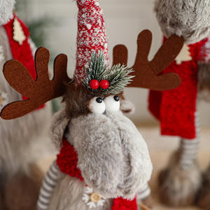 Alce di Peluche Statua di Renna in Piedi Fatta a Mano, Statuetta Natalizia di Renna di Peluche, Decorazione Natalizia con Renne - Product Image 3