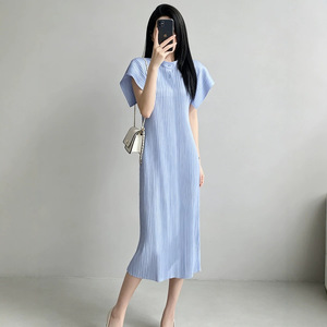 PY 2026 Robe plissée Miyake style élégant, col rond, manches lanternes, longueur genou, froncée, unie, décontractée, style occidental, pour femme, vente en gros - Product Image 2