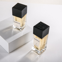 Flacons de parfum carrés plats à paroi épaisse en verre transparent de 30 ml et 50 ml avec pulvérisateur à pompe, personnalisables