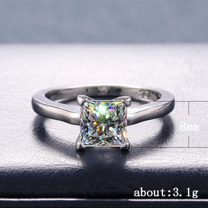 Anello di Fidanzamento Classico da Donna F266 con Diamante Taglio Principessa in Oro Bianco Colore G Naturale - Product Image 5