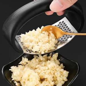 Presse-ail manuel en acier inoxydable pour cuisine - Product Image 2