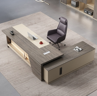 Bureau de direction moderne de luxe en forme de L avec placage bois et armoire latérale assortie pour PDG et bureau d'entreprise