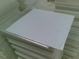 Beaux carreaux de plafond en gypse PVC avec arrière en papier d'aluminium dans linyi city - Product Image 4