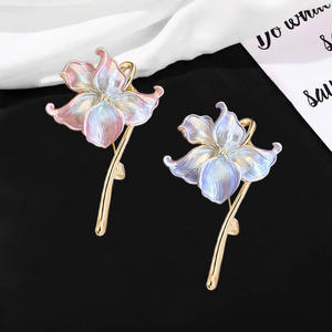 Broche Lotus de Luxe avec Strass Colorés, Broche Tempéramentale pour Femme, Accessoires de Bijouterie de Haute Qualité - Product Image 2