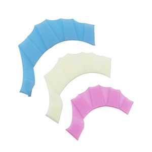 Palmes de natation en silicone, design flexible demi-paume pour adultes, équipement de natation pour sports d'été - Product Image 1