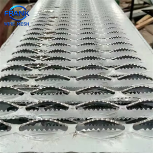 Grille de sécurité antidérapante perforée de haute qualité, à haute durabilité, en acier galvanisé, type « bouche de crocodile » - Product Image 4