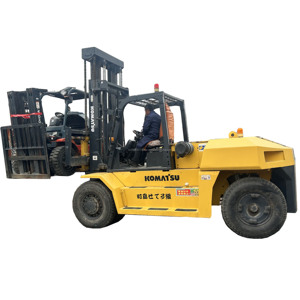 Montacargas Diésel Komatsu Usado de 16 Toneladas, Modelo 2023, con Desplazamiento Lateral y en Buenas Condiciones |   Embalaje de Paletas para Exportación de Motores de Uso Pesado - Product Image 1