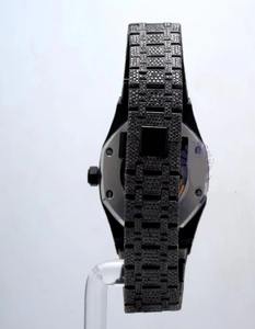 Reloj cronógrafo de acero inoxidable con diamantes VVS de diseñador, el más vendido, para uso deportivo y casual, disponible para la venta. - Product Image 2