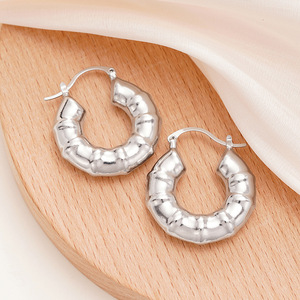 Orecchini a Cerchio a Forma di U in Bambù per Donne, Gioielli Eleganti e alla Moda - Product Image 6