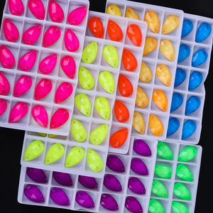 Gemas de Vidrio Fluorescentes Neón con Forma de Gota de Agua para Coser, Oferta de Fábrica, Piedras de Fantasía que Brillan para Accesorios de Ropa, Vestidos y Trajes de Baile - Product Image 2