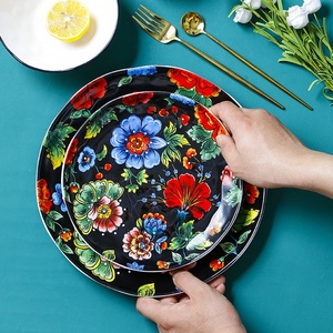 Juego de Platos de Cerámica Negra de una Pieza, Diseño Floral Bohemio Pintado a Mano, Ecológico y Sostenible para Uso Doméstico - Product Image 4