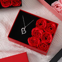 Boîte à roses éternelles, fleur artificielle, pendentif, boîte d'emballage pour bijoux, coffret cadeau pour la fête des mères, 6 roses en savon, boîte à bague et collier