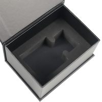 Boîtes en papier de bouteille de parfum magnétique noire de luxe personnalisée Emballage cosmétique biodégradable Papier d'art gaufré Eva Insert