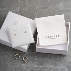 ถุงผ้าฝ้ายลายก้างปลาสีขาว PandaSew พร้อมโลโก้สั่งทำพิเศษ  พร้อมแผ่นรอง  สำหรับบรรจุภัณฑ์ของขวัญ  ซองใส่เครื่องประดับ - Product Image 4