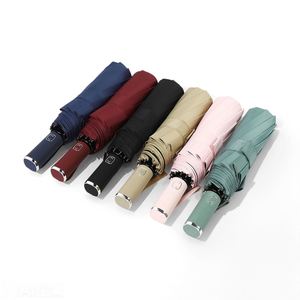 Parapluie pliable compact de voyage de haute qualité avec impression de logo, tissu pongé 190T avec revêtement UV noir, pour hommes et femmes - Product Image 2