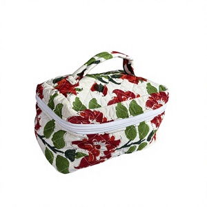 Trousse de Maquillage Vintage Imperméable en Tissu Matelassé de Coton à Imprimé Floral (Nom le Plus Courant) – Organisateur de Maquillage, Pochette de Toilette, Trousse de Voyage - Product Image 1