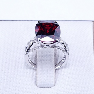 <span class=keywords><strong>Ruby</strong></span> và đá trắng thời trang mới Nhẫn <span class=keywords><strong>Ruby</strong></span> đá Vòng thiết kế Đá Nhẫn cho phụ nữ 925 Sterling Silver 18K vàng mạ đồ trang sức - Product Image 6