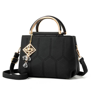 Sacs fourre-tout et sacs à main de luxe pour femmes, des marques de créateurs, parmi les produits les plus populaires - Product Image 1