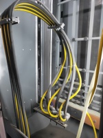 Machine de sablage de verre verticale SKS-2500 de haute qualité, contrôlée par PLC, trois pistolets, pompe à moteur automatique, composants d'engrenage