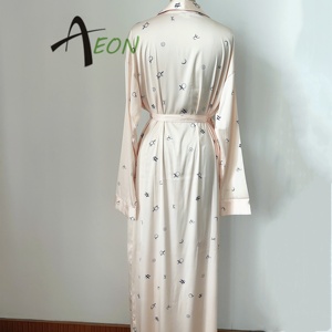 Copricapo da sposa con stampa personalizzata lunga <span class=keywords><strong>vestaglia</strong></span> in <span class=keywords><strong>seta</strong></span> Kimono lungo fino al pavimento - Product Image 2