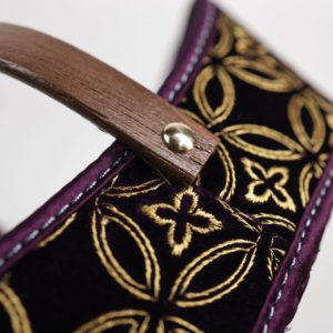 Cesta <span class=keywords><strong>de</strong></span> arte textil artesanal <span class=keywords><strong>de</strong></span> bambú bordada en rojo <span class=keywords><strong>y</strong></span> dorado, organizador <span class=keywords><strong>de</strong></span> joyas ecológico <span class=keywords><strong>de</strong></span> estilo chino, adorno <span class=keywords><strong>de</strong></span> mesa exótico - Product Image 3
