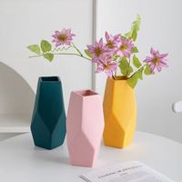 Ensemble de vases en céramique abstraits géométriques YanJun, vase décoratif irrégulier creux moderne pour la décoration de table et de la maison