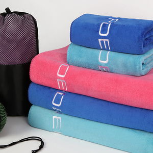 Serviettes <span class=keywords><strong>de</strong></span> sport et <span class=keywords><strong>de</strong></span> fitness en fibre ultra-fine <span class=keywords><strong>de</strong></span> taille et <span class=keywords><strong>de</strong></span> couleur personnalisées en gros avec logos - Product Image 2
