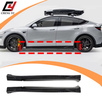 Jupes latérales de haute qualité style Yofer pour Tesla Model Y Juniper 2025+ – Panneaux ABS noir brillant effet carbone – Pièce de kit carrosserie améliorée