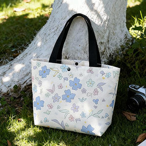 Sac de courses réutilisable en toile à motif de dessin animé mignon, écologique, avec impression sérigraphique, logo personnalisé, design pliable pour l'emballage des magasins de vêtements - Product Image 4
