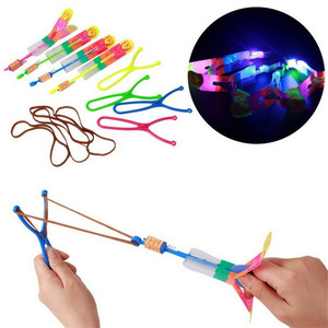 48 Helicópteros Flecha Con Luz LED | Juguete Volador De Goma Elástica Con Paracaídas | Regalo Sorpresa Para Fiestas Y Juego Al Aire Libre