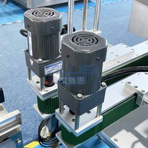 Ligne <span class=keywords><strong>de</strong></span> production automatique Convoyeur <span class=keywords><strong>de</strong></span> transfert <span class=keywords><strong>de</strong></span> bouteille <span class=keywords><strong>de</strong></span> machine <span class=keywords><strong>auxiliaire</strong></span> <span class=keywords><strong>de</strong></span> bande transporteuse <span class=keywords><strong>de</strong></span> serrage <span class=keywords><strong>de</strong></span> bouteille - Product Image 2