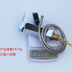 Grifo de Lavabo Cuadrado Chengming L222 con Válvula de Cerámica Extraíble, Agua Fría y Caliente, con Rociador - Product Image 3