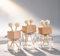 Vente en gros de flacons en verre vides pour diffuseur de parfum de voiture, 8 ml, avec bouchon en bois carré, livraison rapide, haute qualité