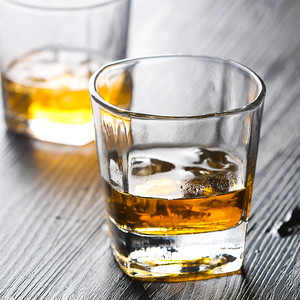 Vaso <span class=keywords><strong>de</strong></span> Whisky Cuadrado <span class=keywords><strong>de</strong></span> 300 ml al por Mayor, Diseño Moderno, Origen Guangdong, Vaso Transparente para Cócteles y Whisky, para <span class=keywords><strong>Vino</strong></span> - Product Image 3