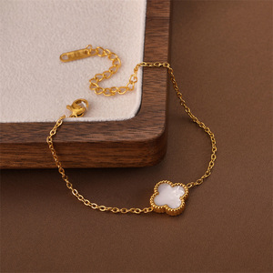 简约时尚，幸运四叶草钛钢女式手链，轻便奢华小众设计，不褪色cro - Product Image 3