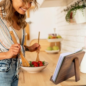 Support de <span class=keywords><strong>livre</strong></span> de cuisine en bois pour votre comptoir de cuisine, support en bois massif qui maintient facilement les livres de cuisine ou les recettes ouverts pour une cuisson pratique - Product Image 6