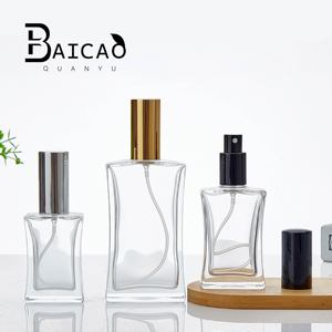 Flacon de parfum de luxe 100 ml en verre plat carré, élégant, vide, en cristal, pour voyage, rechargeable, avec bouchon à vis et pulvérisateur - Product Image 3