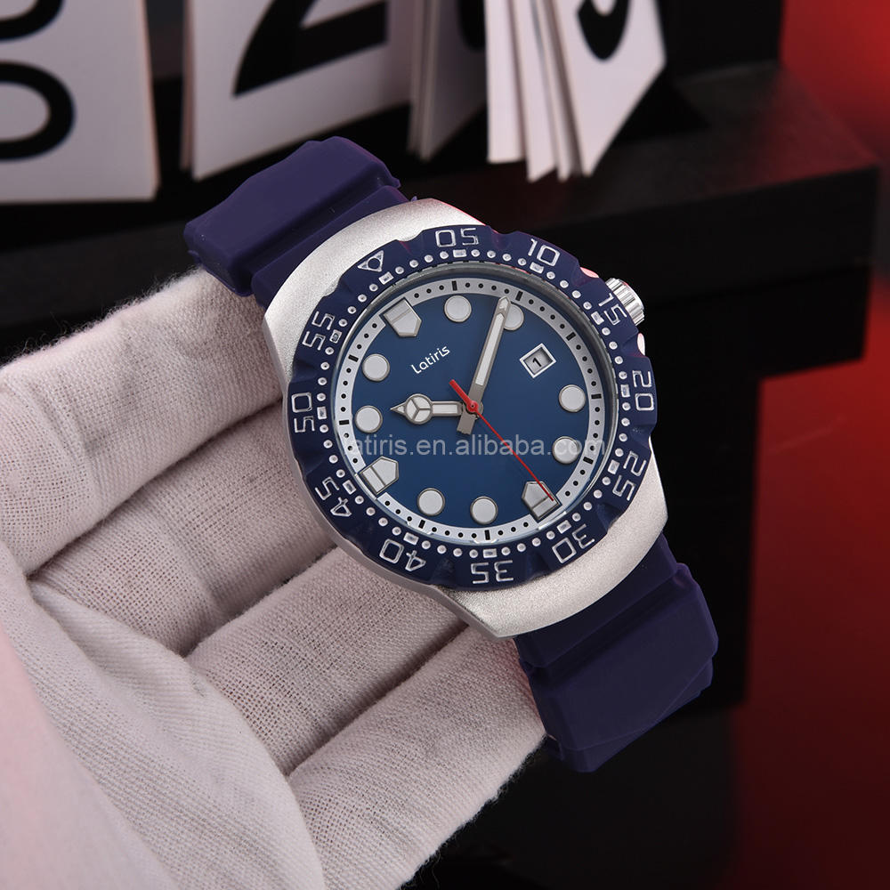 นาฬิกาสีฟ้าเงิน