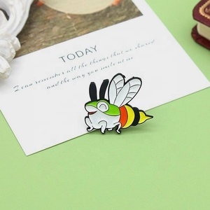 Pin de solapa de metal animal personalizado de fabricante, alfileres de esmalte suave baratos, insignia de oso de dinosaurio - Product Image 4