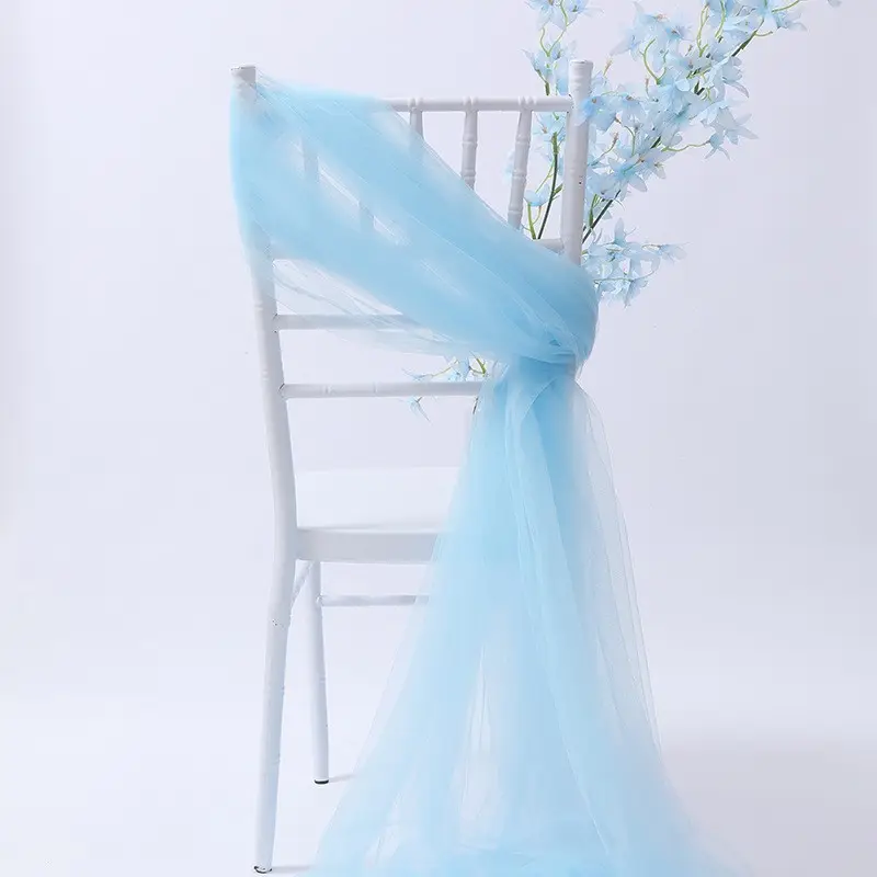 كرسي من قماش التول والأورجانزا الشفاف مزين بفيونكة وزخارف الزفاف للبيع بالجملة