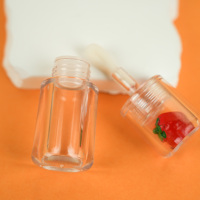 Lage minimale bestelhoeveelheid (MOQ) 10ml lege plastic schattige fruit lipgloss tube voor private label cosmetica