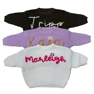 Nouveau style filles vêtements bas quantité minimale de commande nom personnalisé tricoté gros pull brodé à la main bébé filles chandails