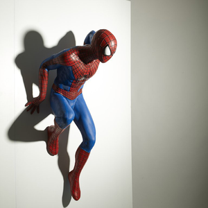 Statue de Spiderman grandeur nature en fibre de verre et résine, décoration extérieure, film d'action, sculpture de personnage de <span class=keywords><strong>super</strong></span>-<span class=keywords><strong>héros</strong></span> - Product Image 3