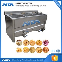 Machine à couper les frites et les chips de pommes de terre croustillantes avec friteuse et stérilisateur alimentaire automatique haute capacité pour usine de transformation de snacks
