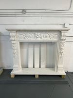 Cheminée en marbre blanc artisanal, cadre moderne classique avec piliers de support, autoportante, taille personnalisée, pour salon intérieur, télécommandée