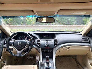 <span class=keywords><strong>Voiture</strong></span> d'<span class=keywords><strong>occasion</strong></span> <span class=keywords><strong>Honda</strong></span> Civic 2009, volant multifonction, palettes de changement de vitesse, grand écran de navigation, sièges chauffants - Product Image 5