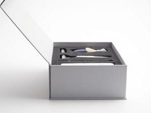 Coffret d'emballage avec impression de logo personnalisée et couvercle magnétique pour rasoirs à lame plate et mousse à raser - Product Image 3